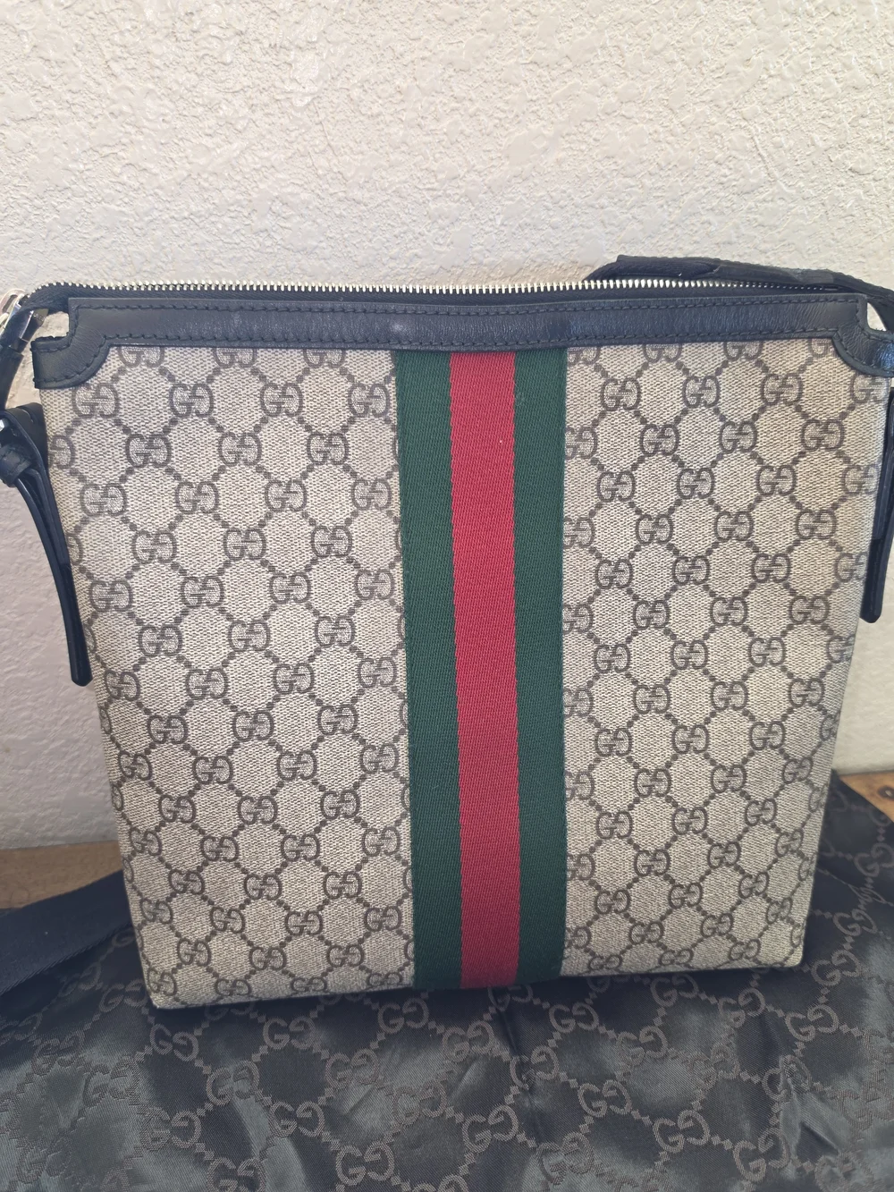 Gucci Shoulder/Messenger Bag GG Supreme